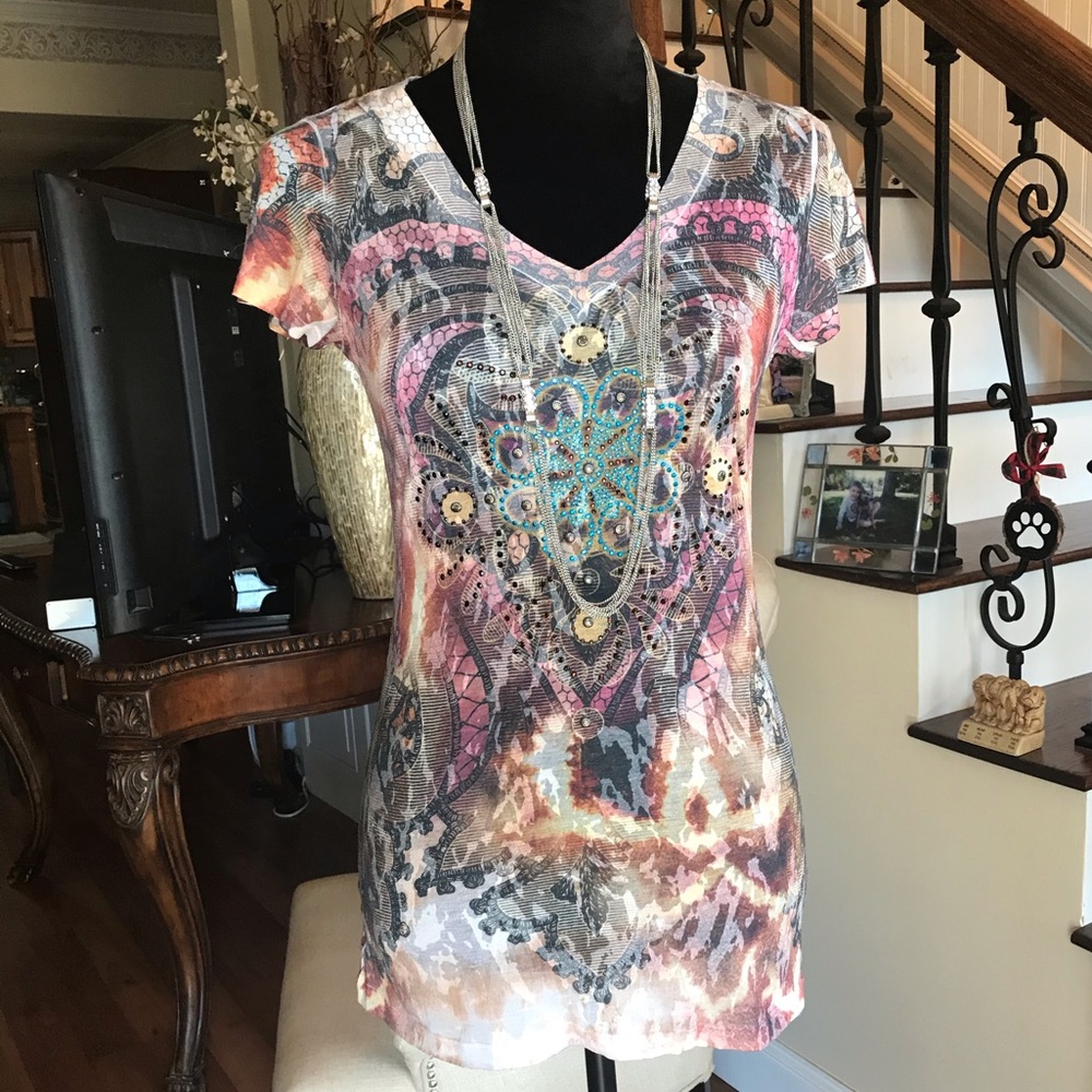 COLORFUL DAYTRIP V-NECK Beaded/rhinestones. This is form fitting